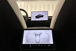 harmaa Tesla Model 3 2024 kuva 13.