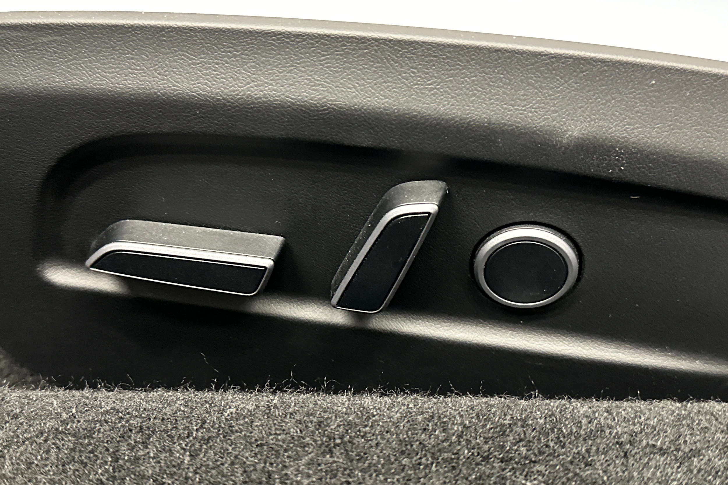 harmaa Tesla Model 3 2024 kuva 17.