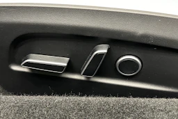 harmaa Tesla Model 3 2024 kuva 17.