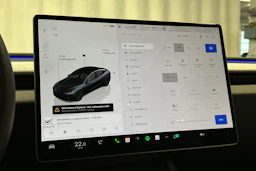 harmaa Tesla Model 3 2024 kuva 21.