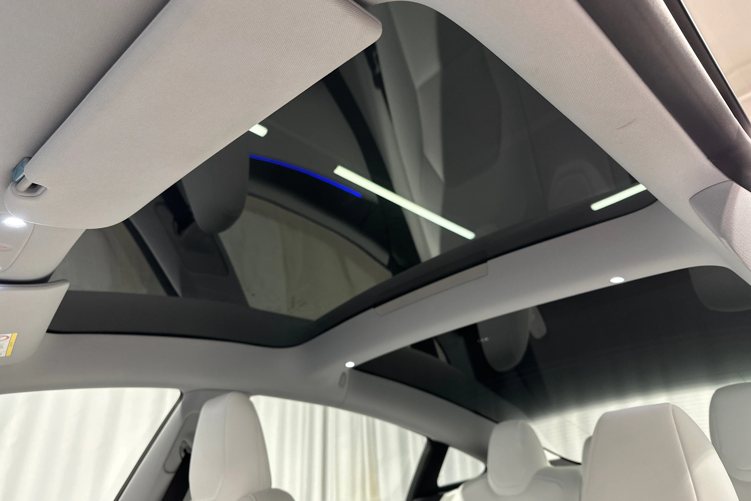 harmaa Tesla Model 3 2024 kuva 27.