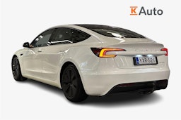 valkoinen Tesla Model 3 2024 kuva 2.