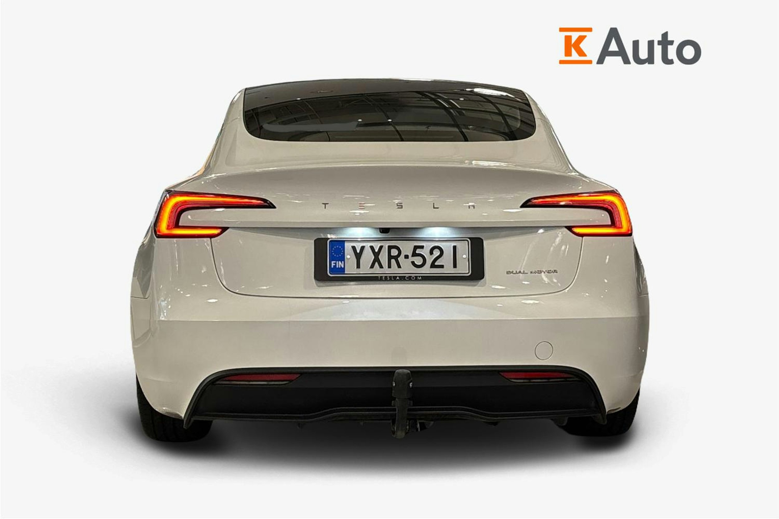 valkoinen Tesla Model 3 2024 kuva 3.