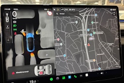 valkoinen Tesla Model 3 2024 kuva 20.