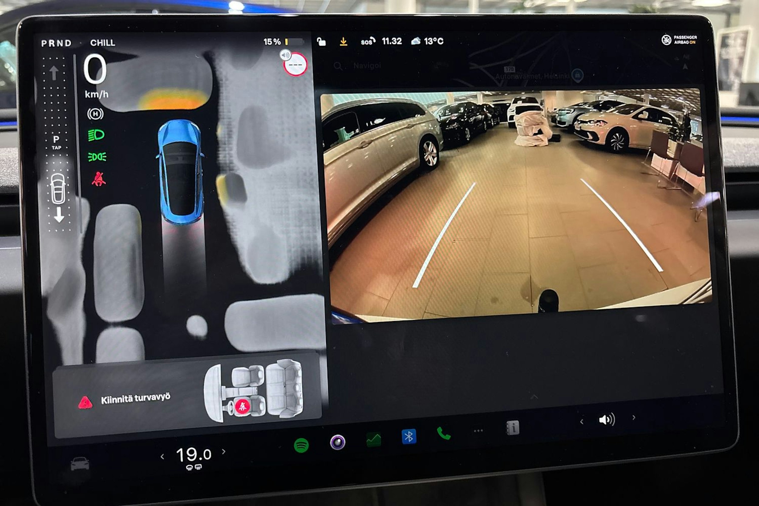 valkoinen Tesla Model 3 2024 kuva 21.