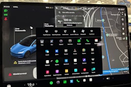 valkoinen Tesla Model 3 2024 kuva 22.