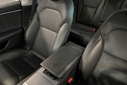 valkoinen Tesla Model 3 2024 kuva 25.