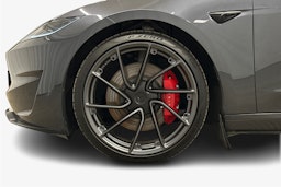 harmaa Tesla Model 3 2024 kuva 11.