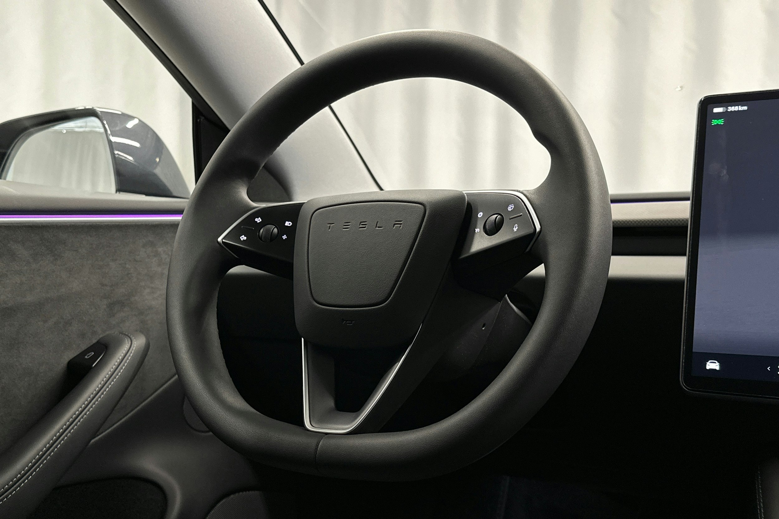 harmaa Tesla Model 3 2024 kuva 19.