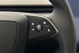 harmaa Tesla Model 3 2024 kuva 21.