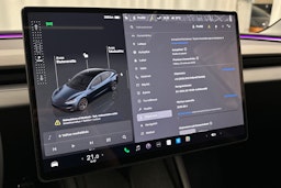 harmaa Tesla Model 3 2024 kuva 27.