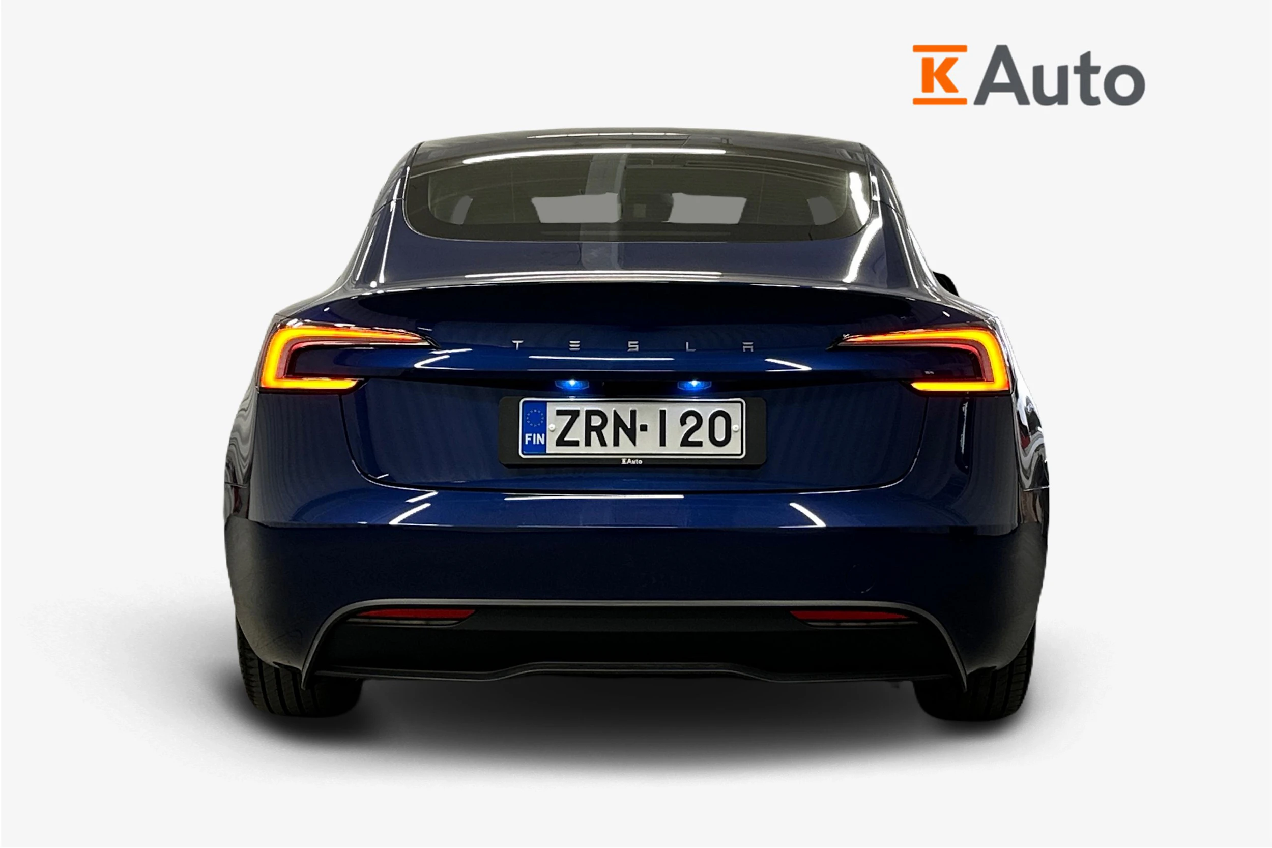 sininen Tesla Model 3 2025 kuva 4.