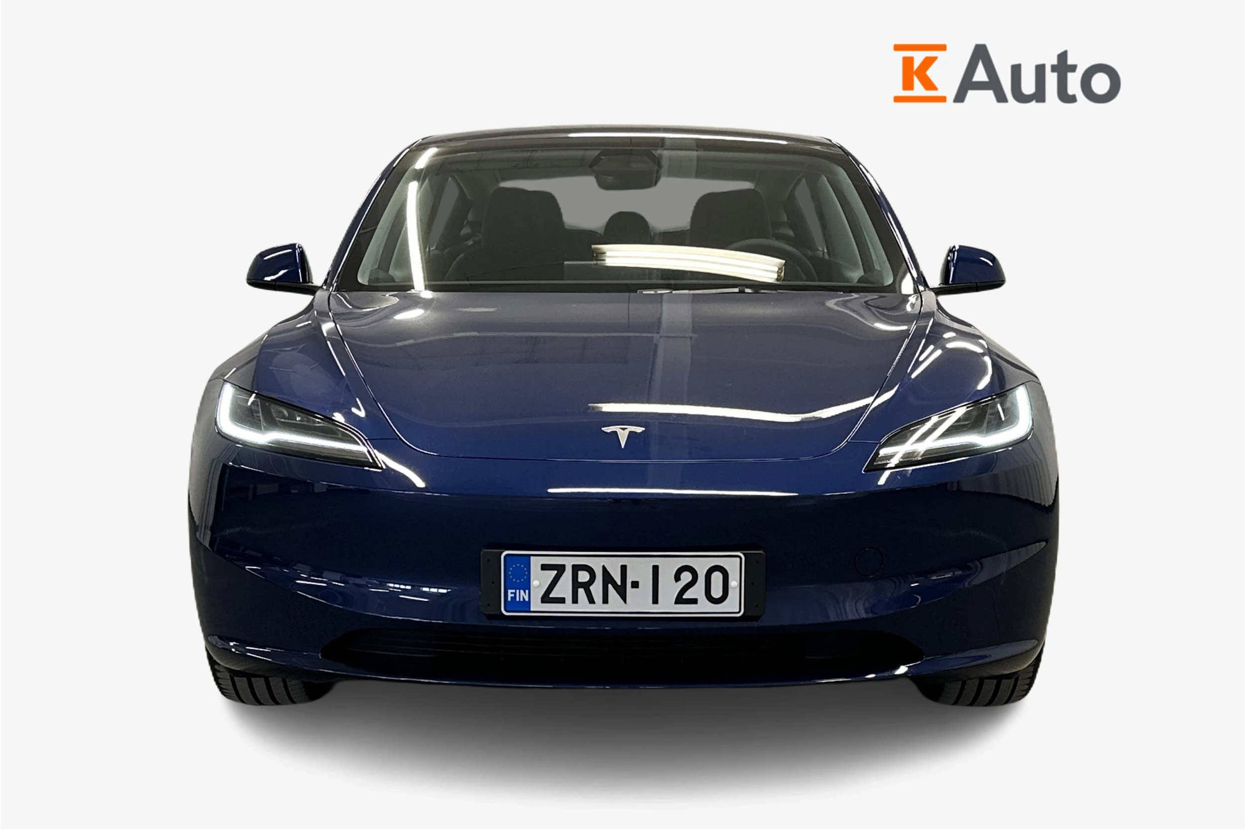 sininen Tesla Model 3 2025 kuva 5.