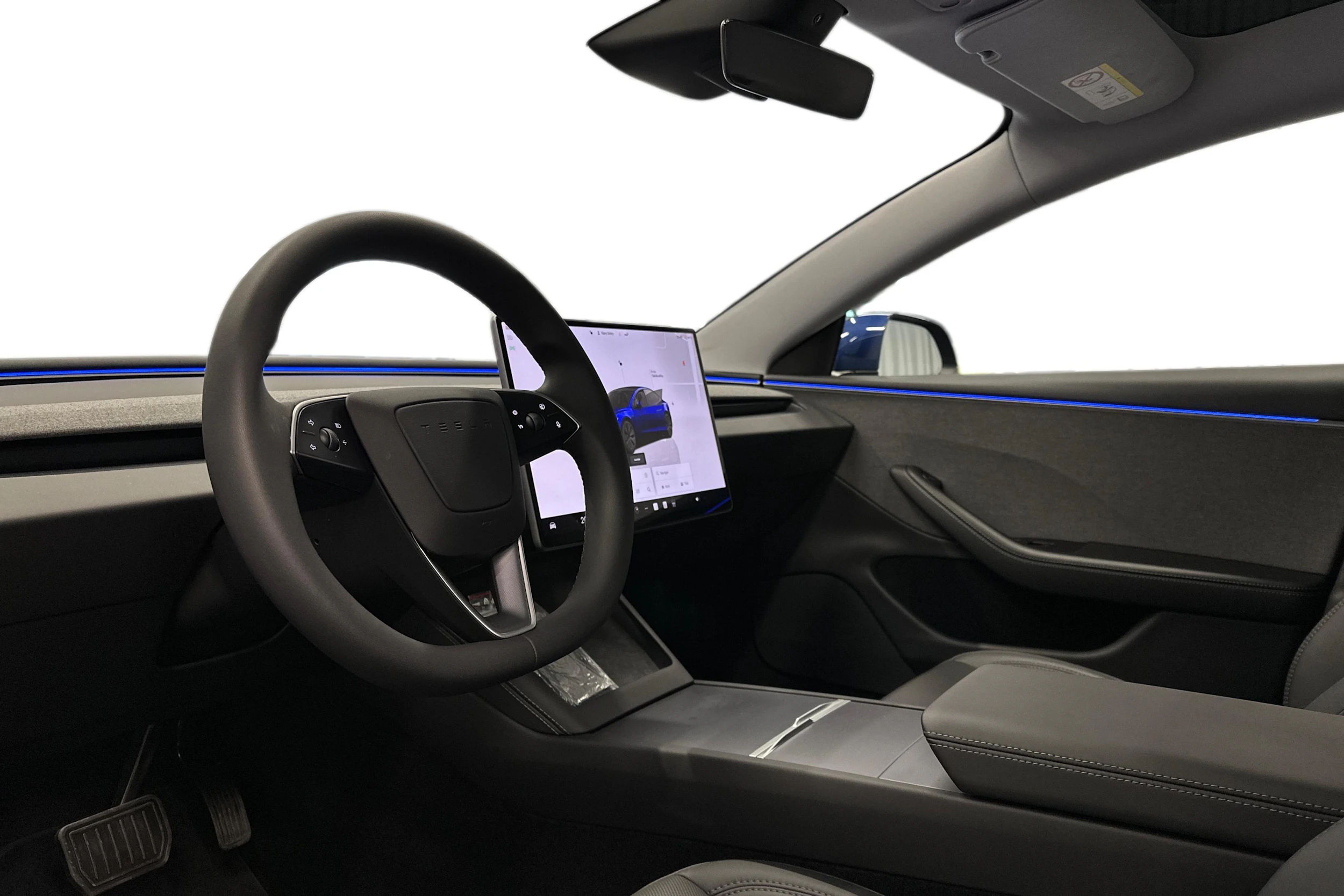 sininen Tesla Model 3 2025 kuva 8.