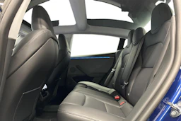 sininen Tesla Model 3 2025 kuva 11.