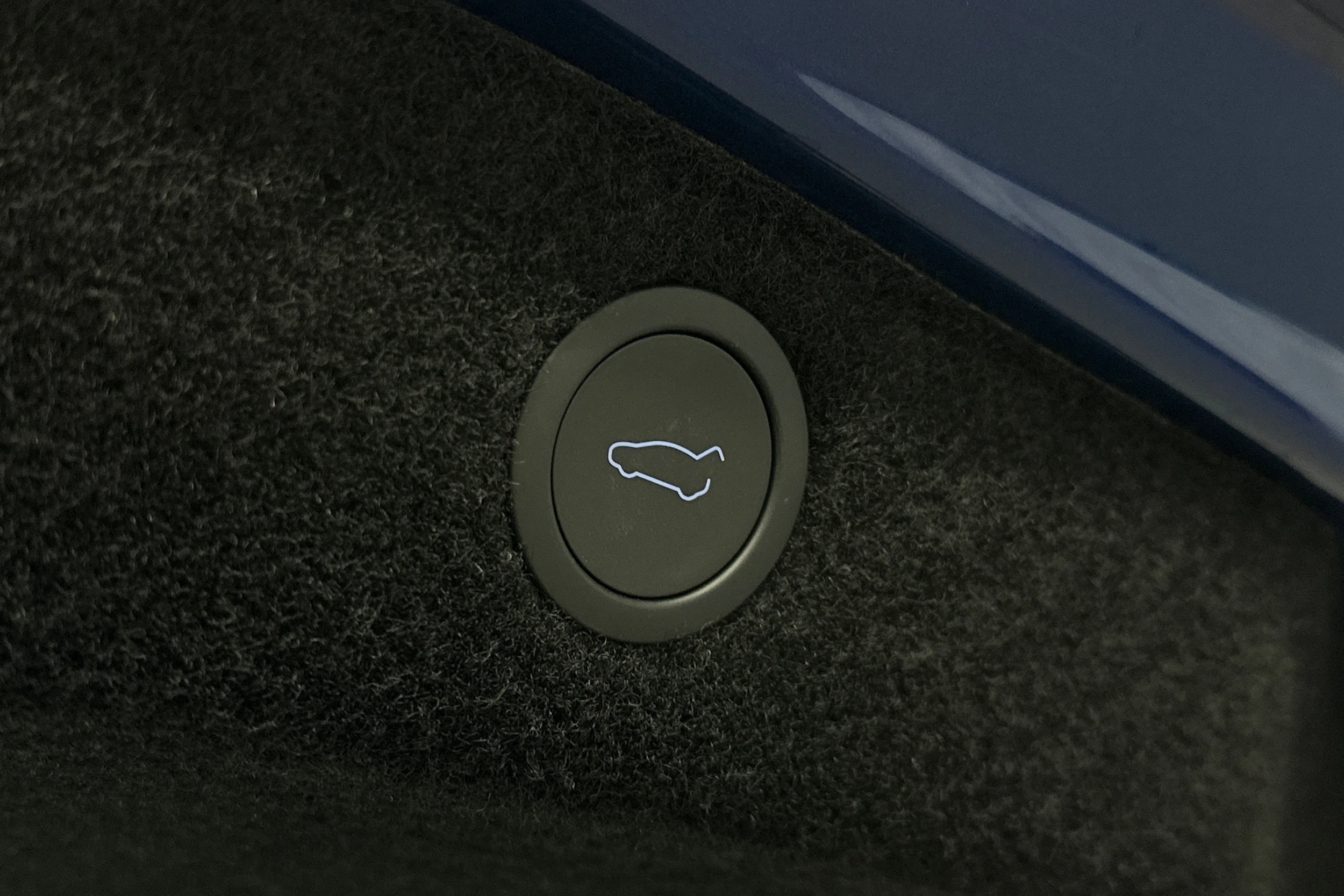 sininen Tesla Model 3 2025 kuva 16.