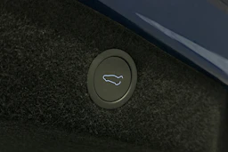 sininen Tesla Model 3 2025 kuva 16.