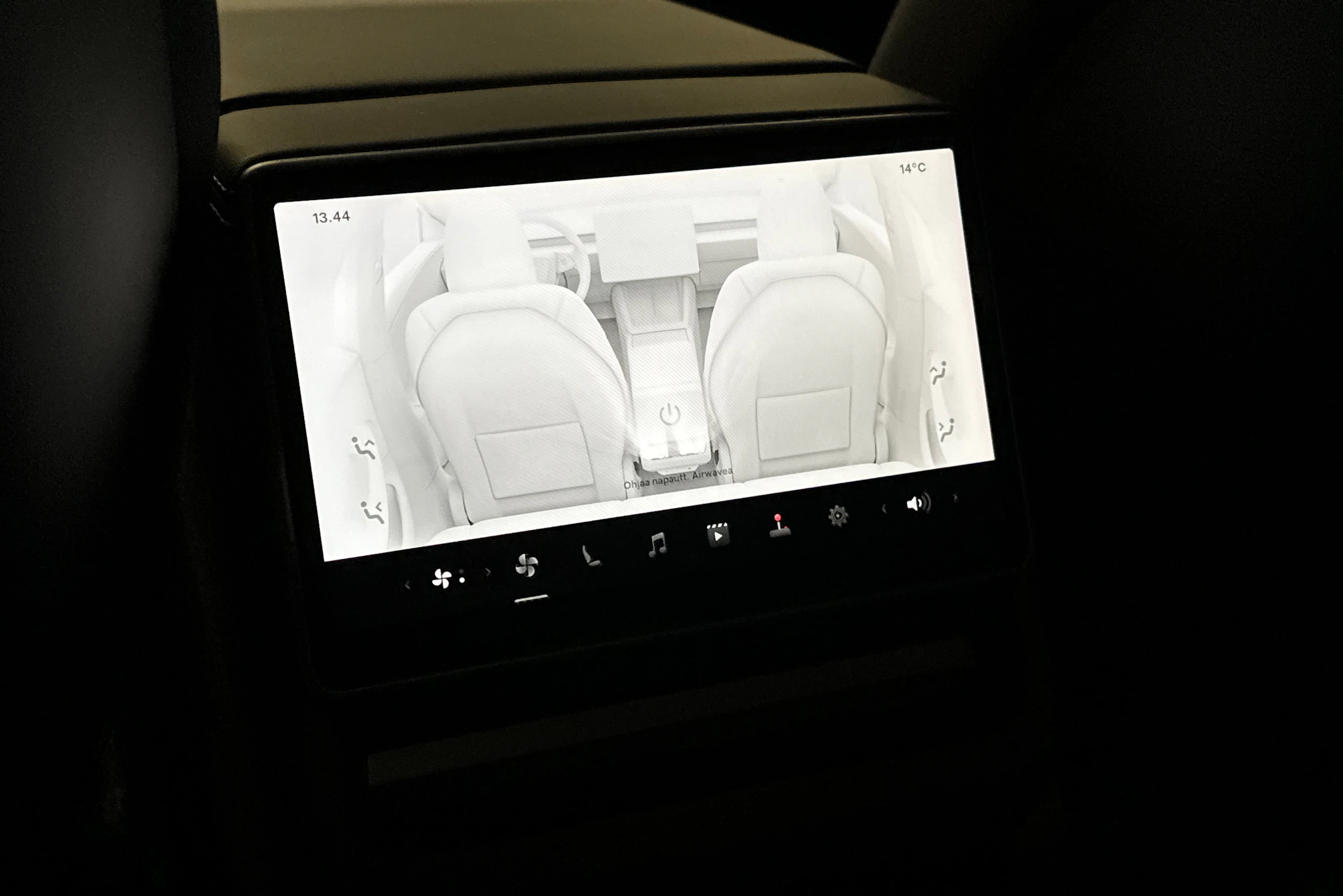 sininen Tesla Model 3 2025 kuva 17.