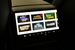 sininen Tesla Model 3 2025 kuva 19.