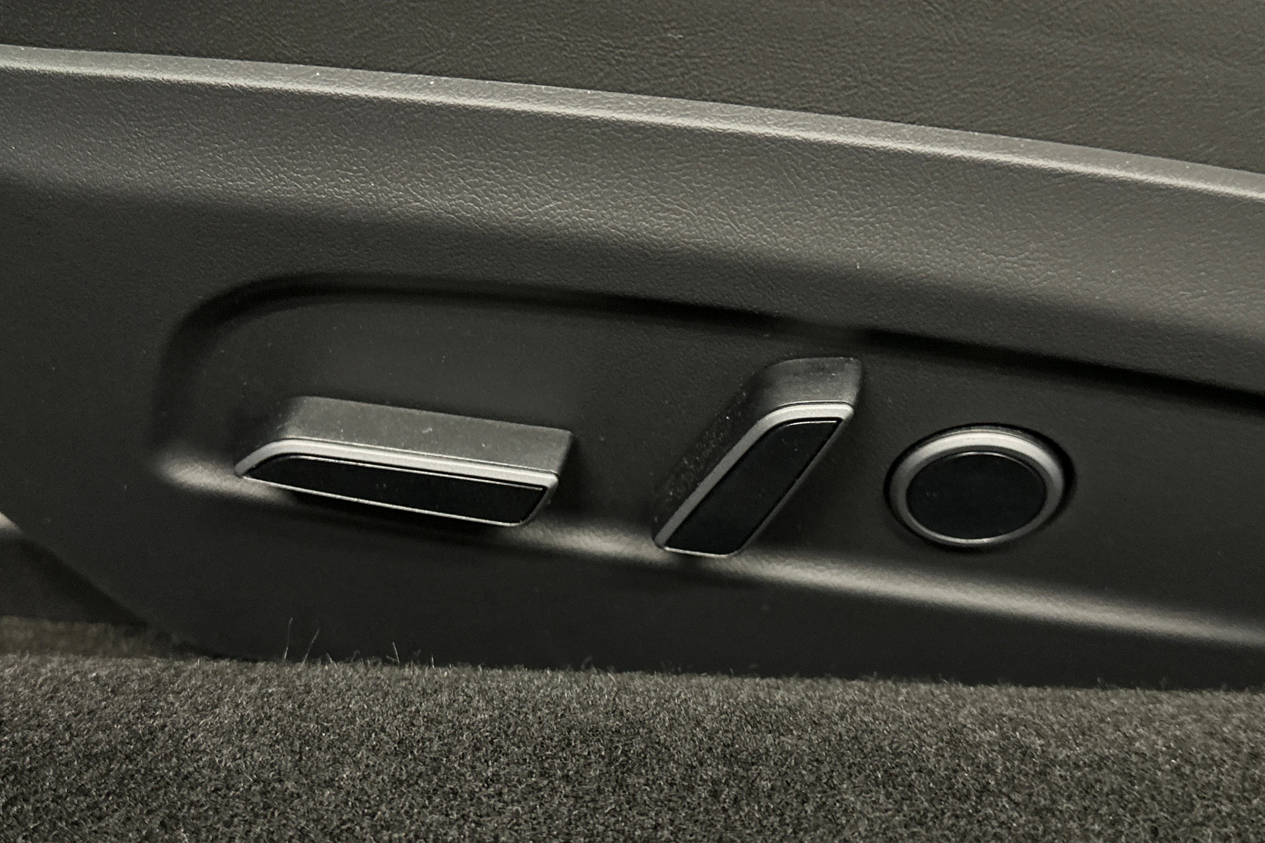 sininen Tesla Model 3 2025 kuva 21.