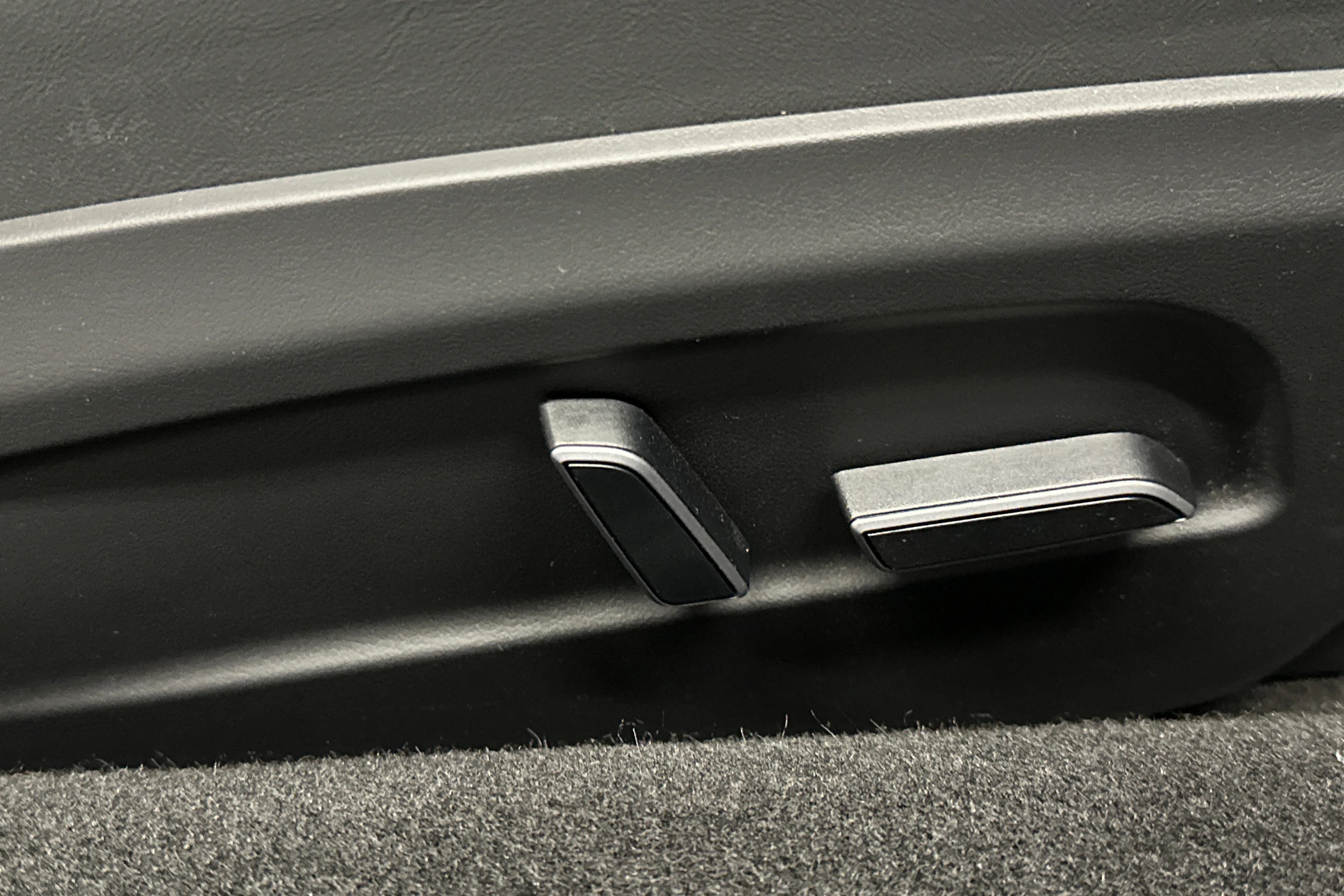 sininen Tesla Model 3 2025 kuva 22.