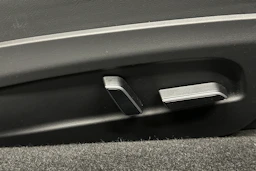 sininen Tesla Model 3 2025 kuva 22.