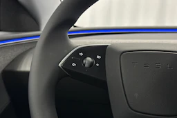 sininen Tesla Model 3 2025 kuva 24.