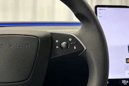 sininen Tesla Model 3 2025 kuva 25.