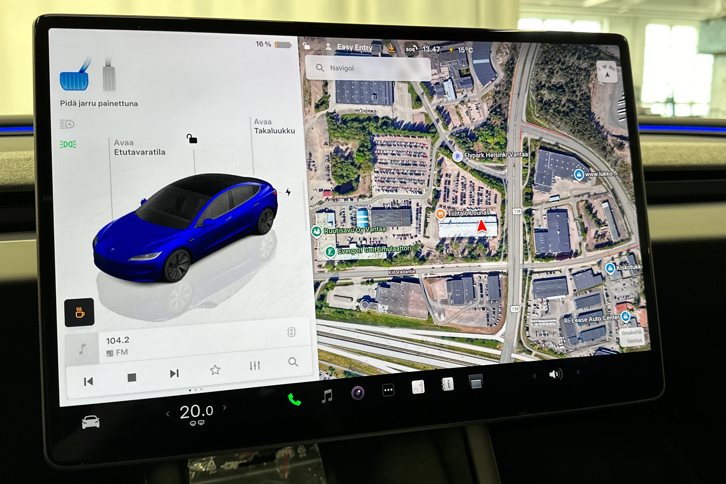 sininen Tesla Model 3 2025 kuva 26.