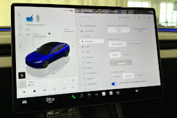 sininen Tesla Model 3 2025 kuva 27.
