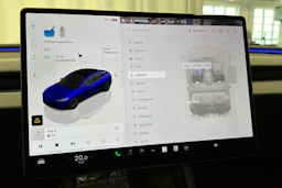 sininen Tesla Model 3 2025 kuva 30.
