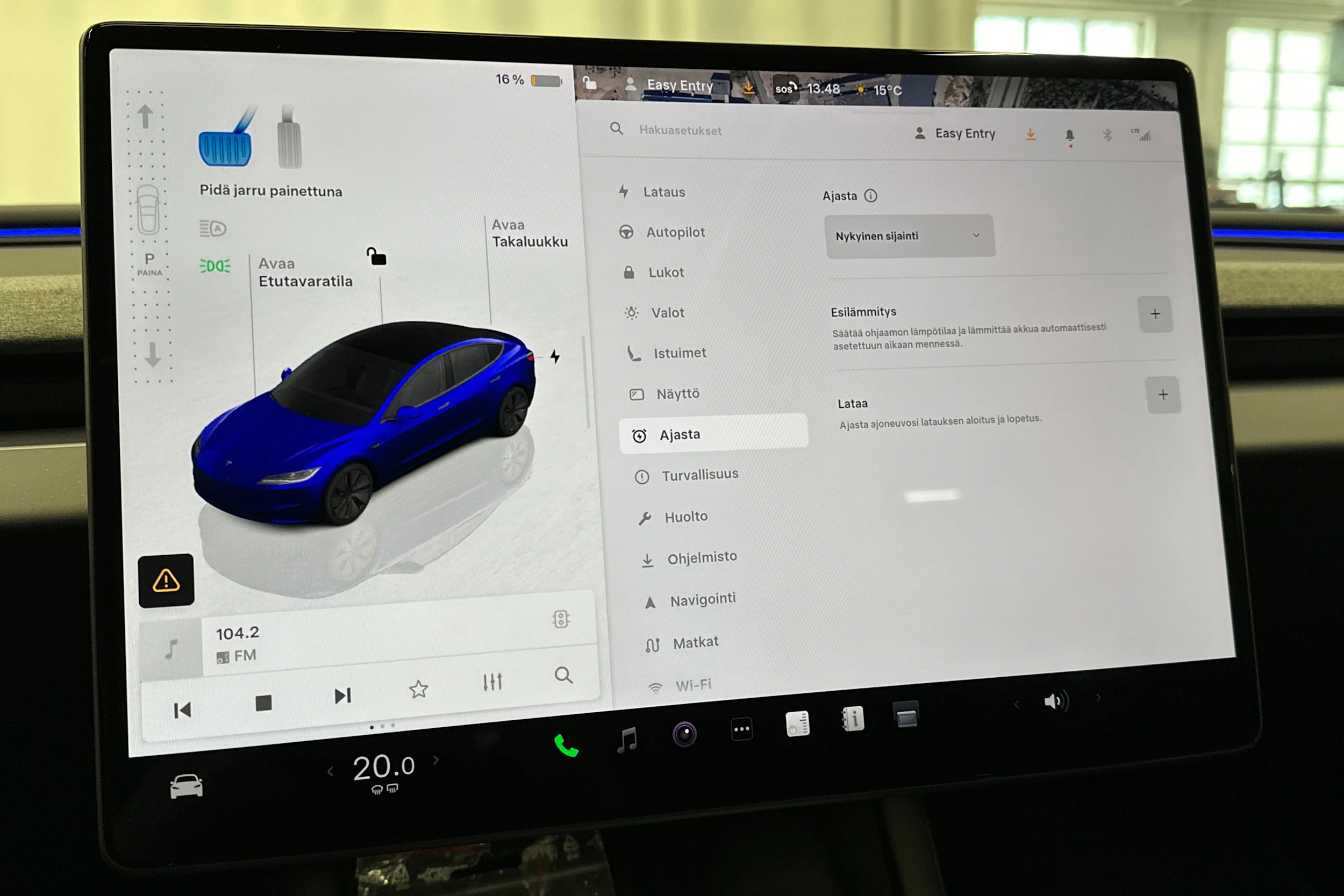 sininen Tesla Model 3 2025 kuva 31.
