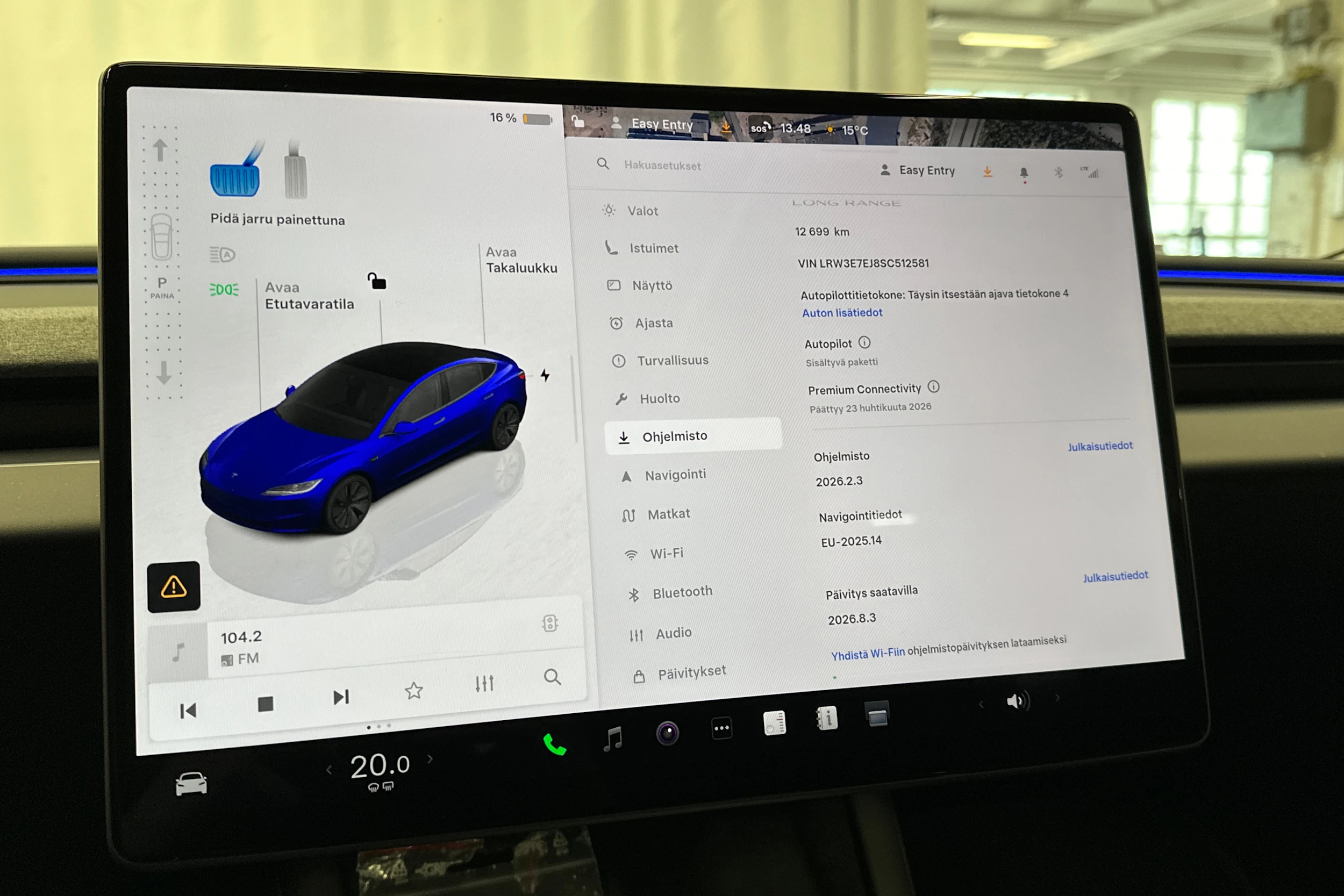 sininen Tesla Model 3 2025 kuva 32.