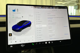 sininen Tesla Model 3 2025 kuva 32.