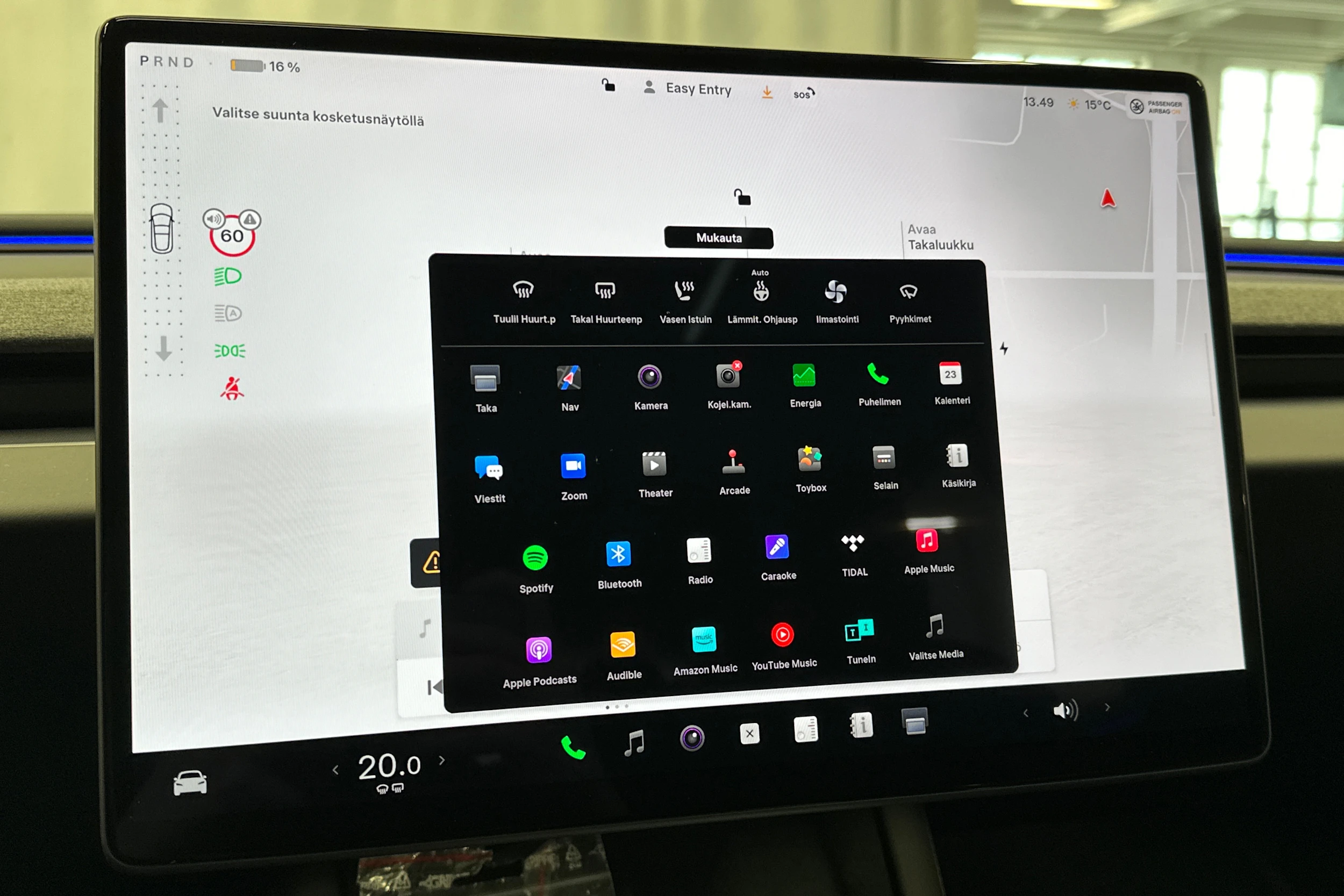 sininen Tesla Model 3 2025 kuva 34.