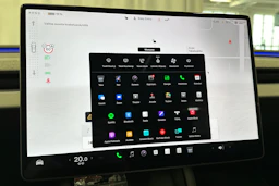 sininen Tesla Model 3 2025 kuva 34.