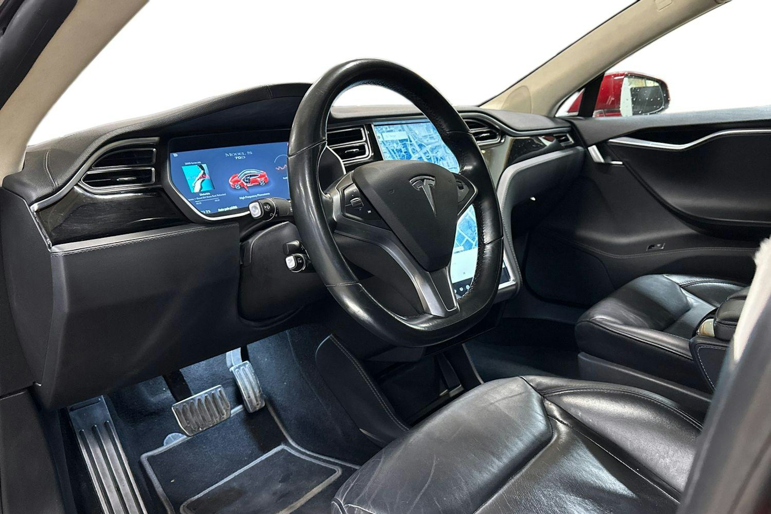 punainen Tesla Model S 2015 kuva 7.