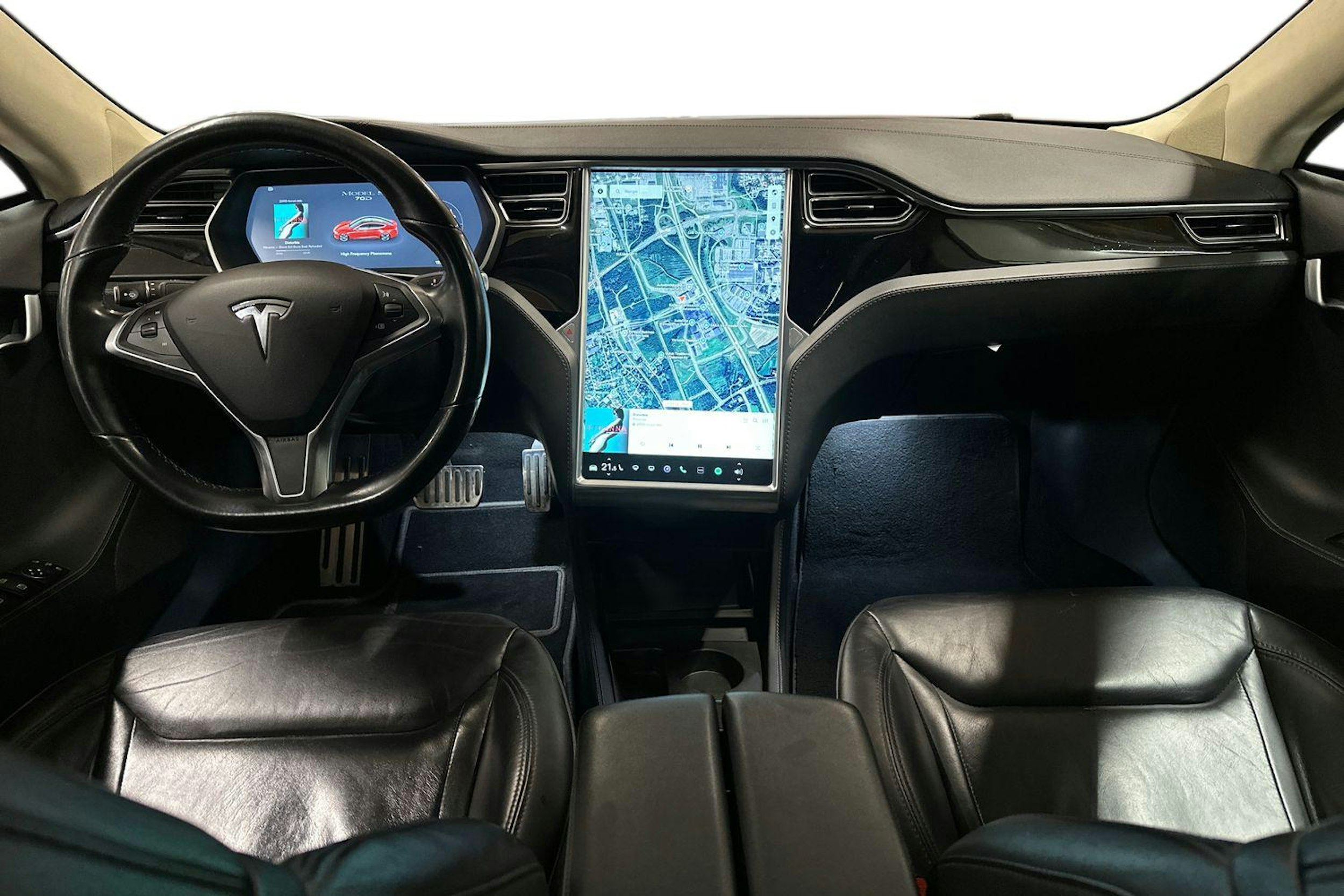 punainen Tesla Model S 2015 kuva 9.