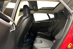 punainen Tesla Model S 2015 kuva 10.