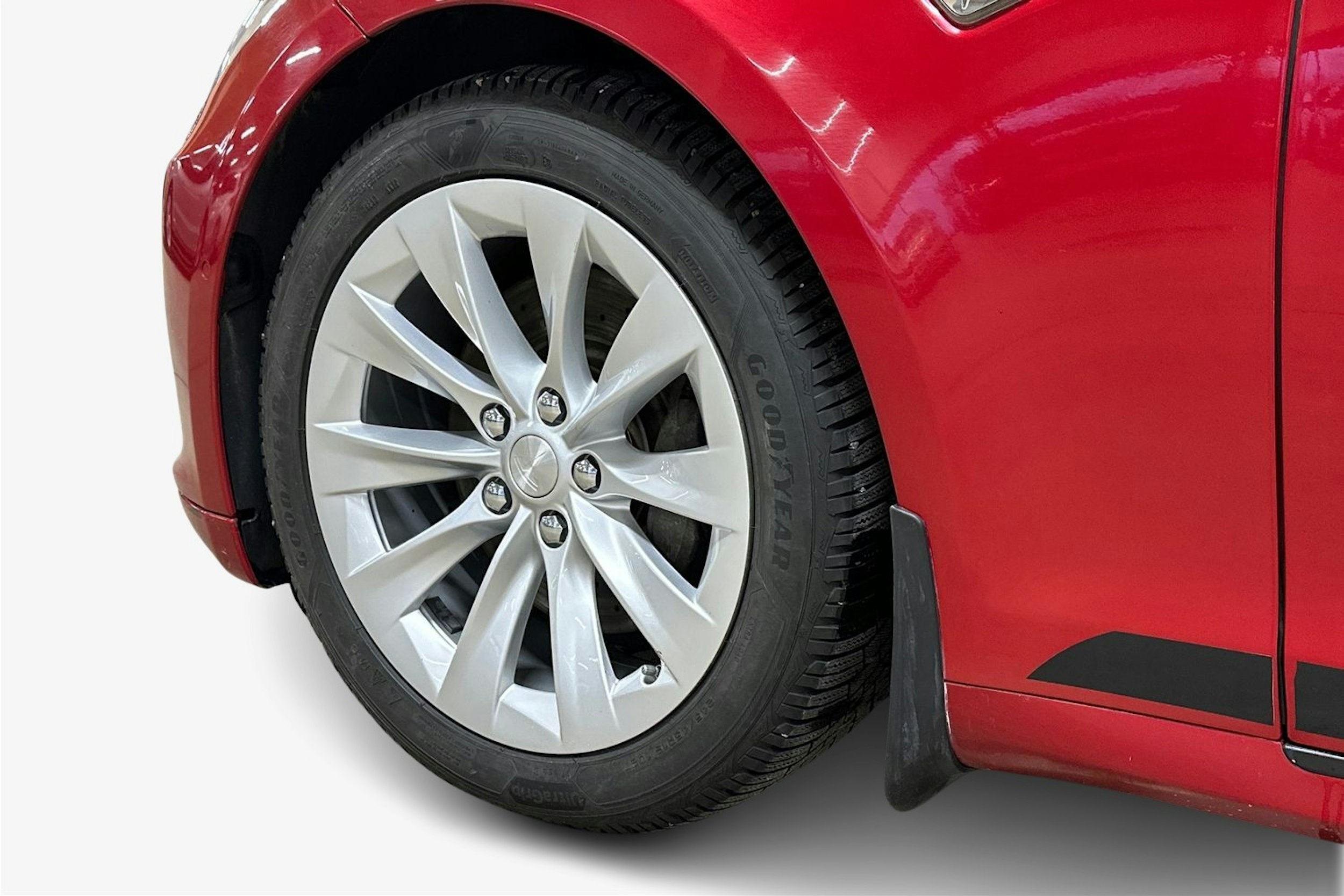 punainen Tesla Model S 2015 kuva 11.