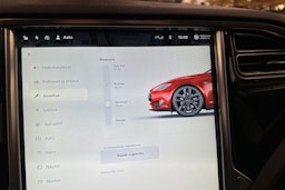 punainen Tesla Model S 2015 kuva 18.