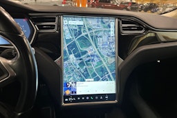 punainen Tesla Model S 2015 kuva 22.