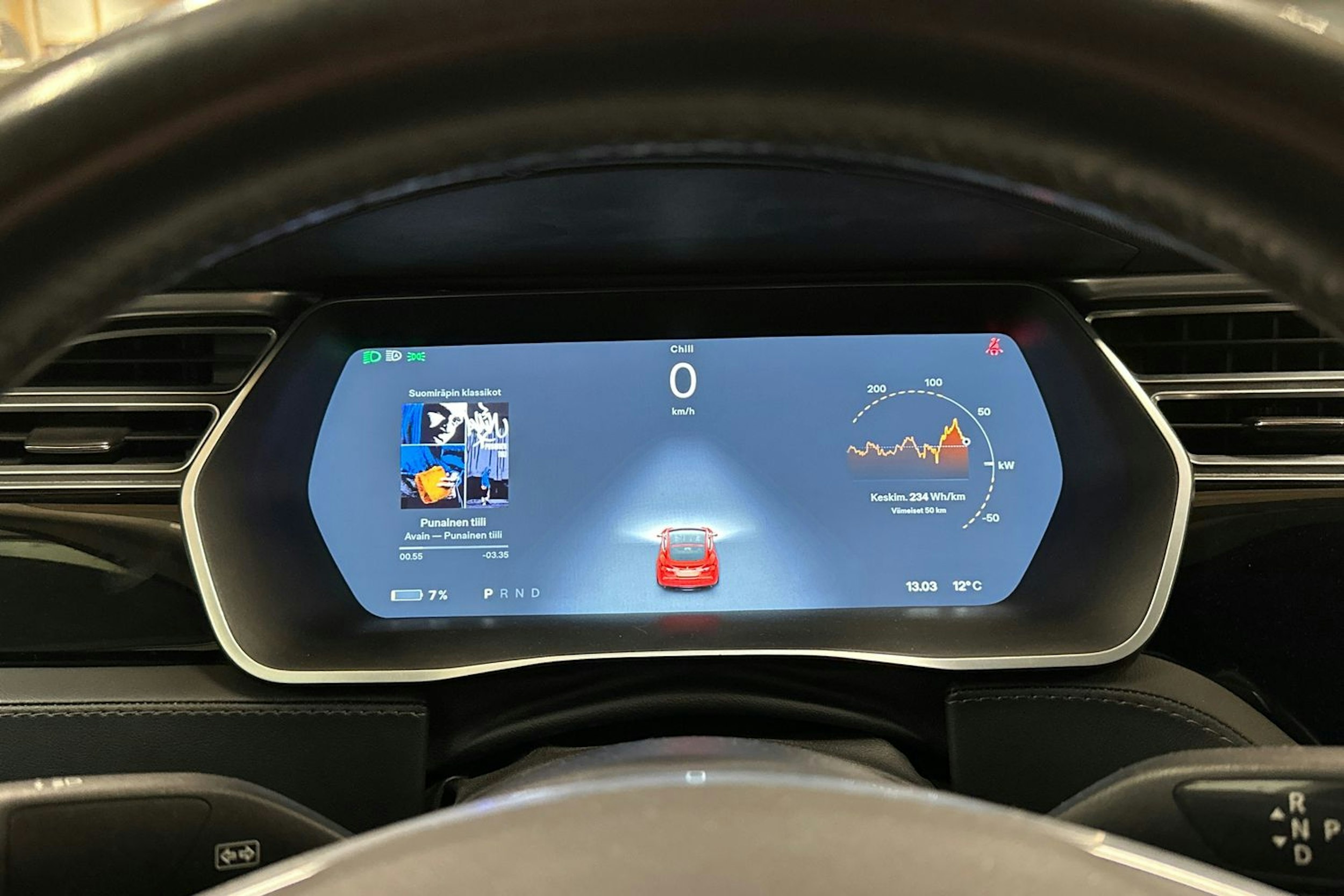 punainen Tesla Model S 2015 kuva 23.