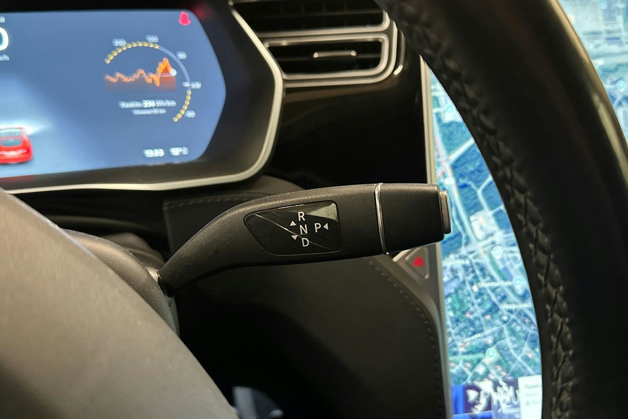 punainen Tesla Model S 2015 kuva 25.