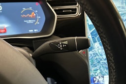 punainen Tesla Model S 2015 kuva 25.