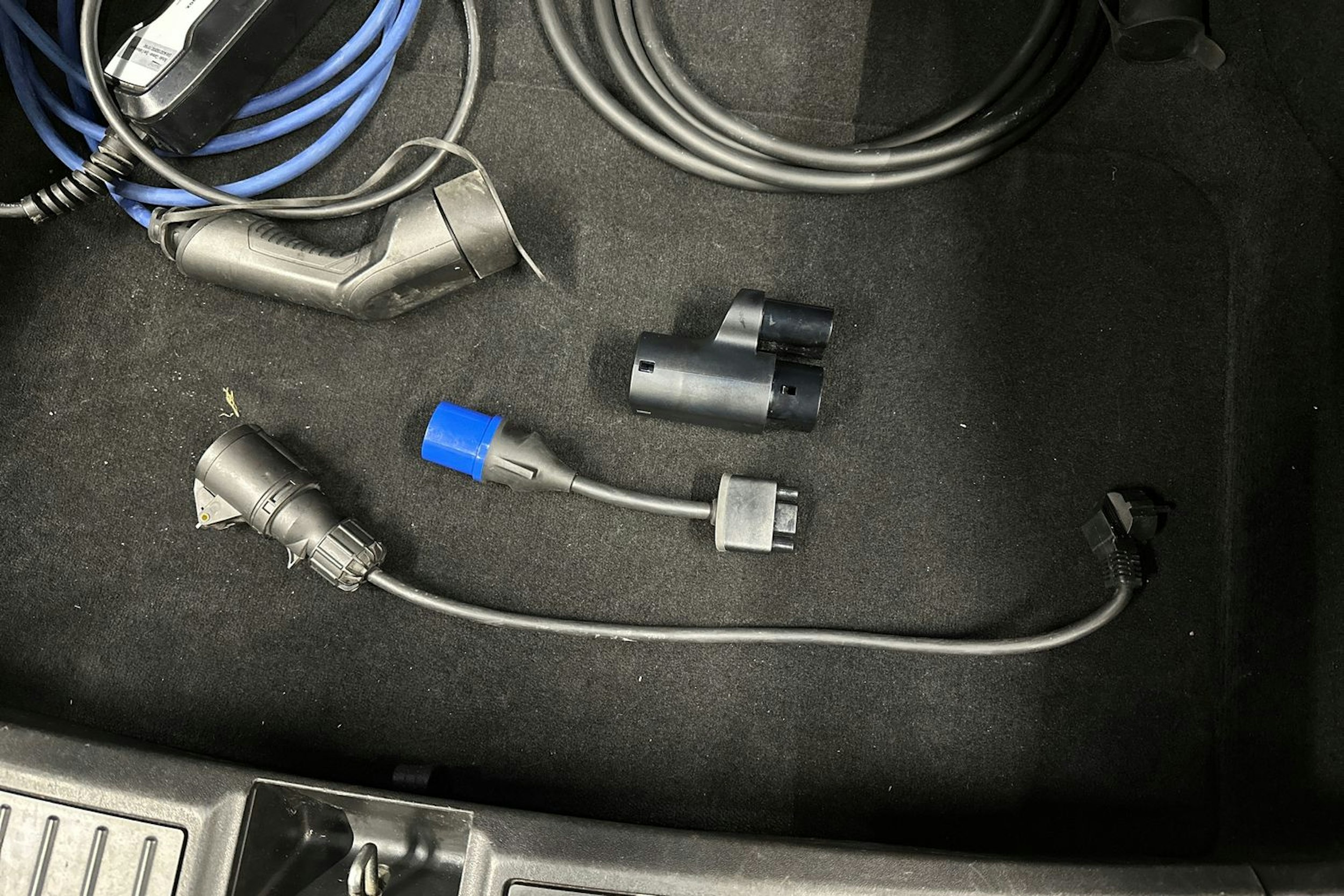 punainen Tesla Model S 2015 kuva 28.