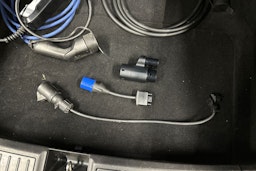 punainen Tesla Model S 2015 kuva 28.