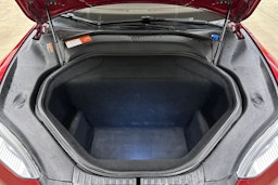 punainen Tesla Model S 2015 kuva 29.