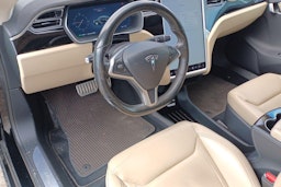 musta Tesla Model S 2015 kuva 3.