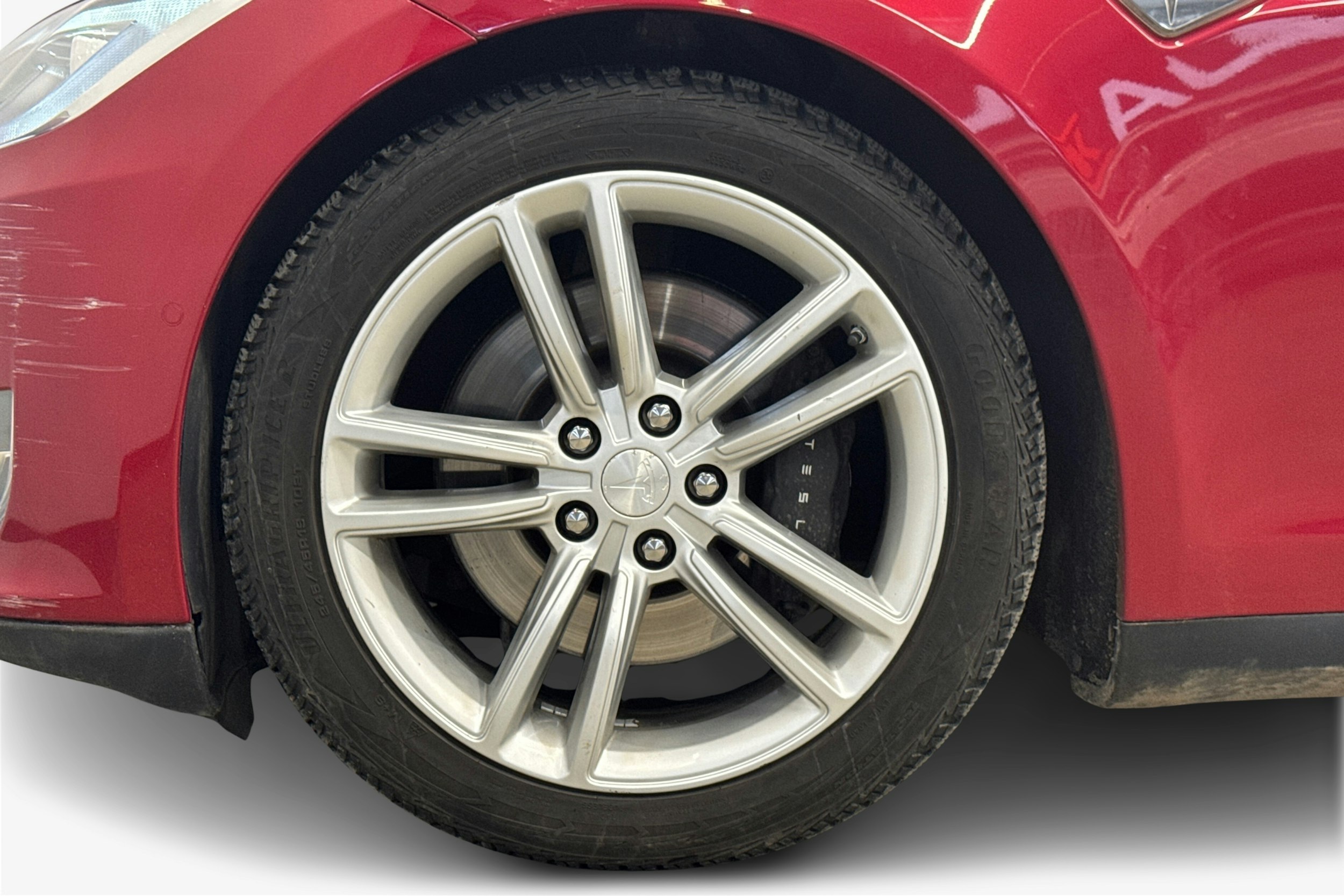 punainen Tesla Model S 2016 kuva 11.